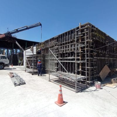 Encofrado-Metalico-Muros-de-Contencion